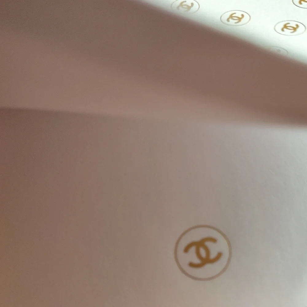 CHANEL Boutique Sticky Note Block Heavy Gold Base Luxury Desk Paper NIB